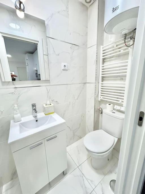 Apartamento Metro Avenida De America 09 *